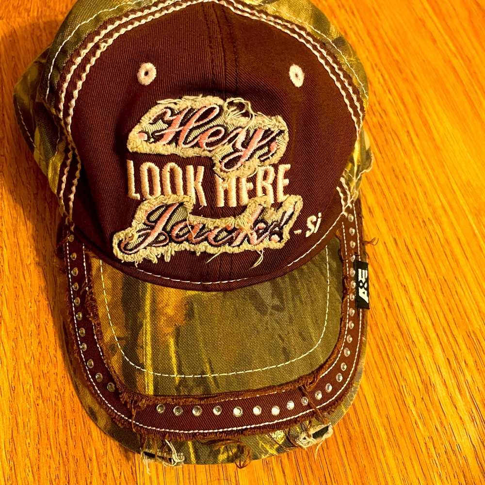 Duck Commander girls camouflage “Hey look here Jack “ SI Paramount Outdoors Hat